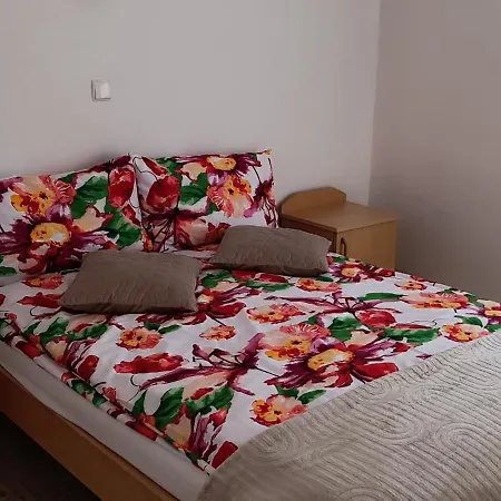 Δωμάτια σε οικογενειακή κατοικία I Ara